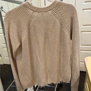 Distressed scallop shake in natural sweater